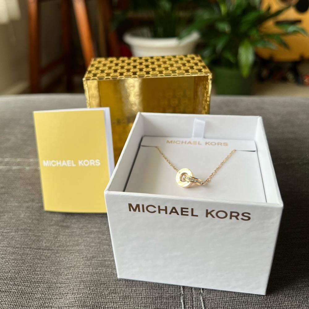 Michael Kors Logo Circle Necklace - Picture 1 of 8